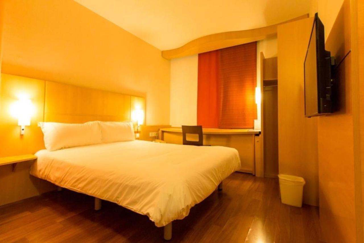 Готель Ibis Dongguan Dongcheng Екстер'єр фото
