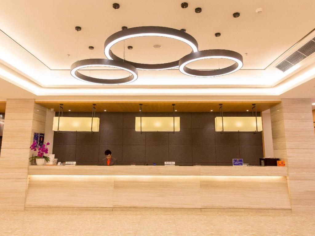 Готель Ibis Dongguan Dongcheng Екстер'єр фото