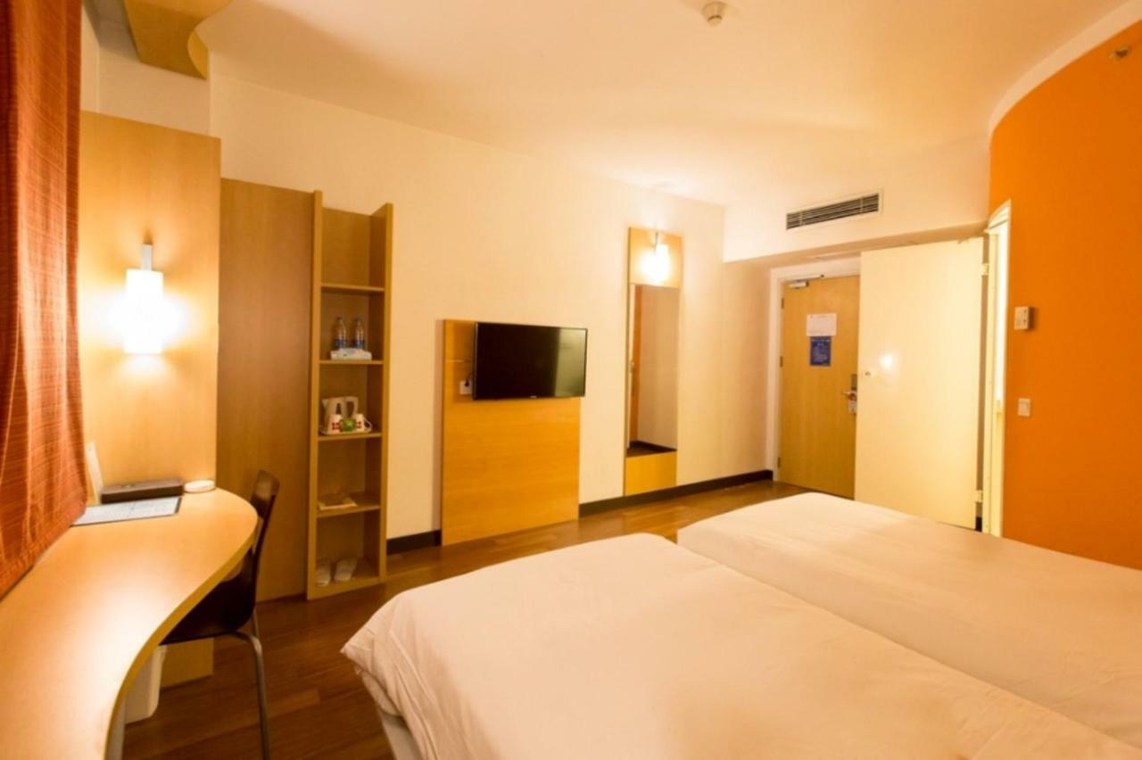 Готель Ibis Dongguan Dongcheng Екстер'єр фото