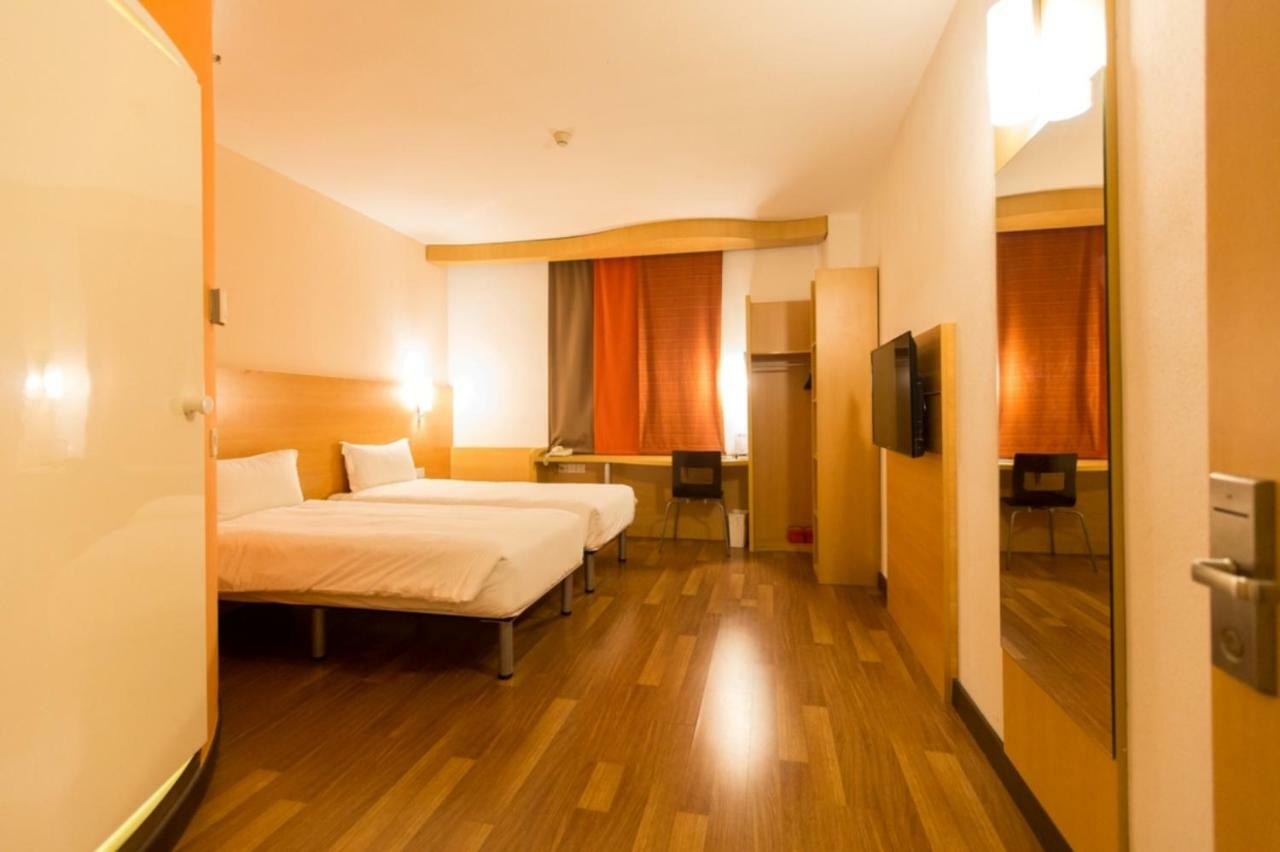 Готель Ibis Dongguan Dongcheng Екстер'єр фото