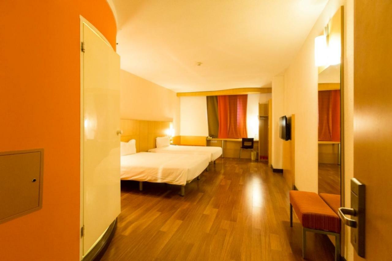 Готель Ibis Dongguan Dongcheng Екстер'єр фото