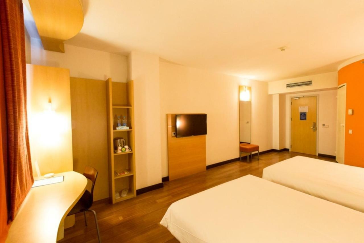 Готель Ibis Dongguan Dongcheng Екстер'єр фото