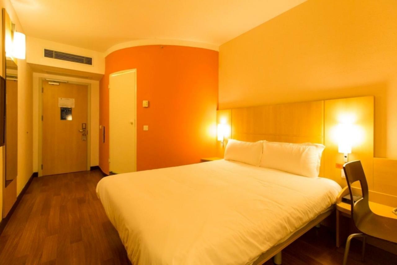 Готель Ibis Dongguan Dongcheng Екстер'єр фото