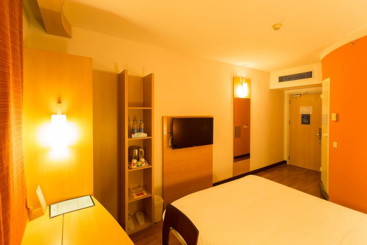 Готель Ibis Dongguan Dongcheng Екстер'єр фото