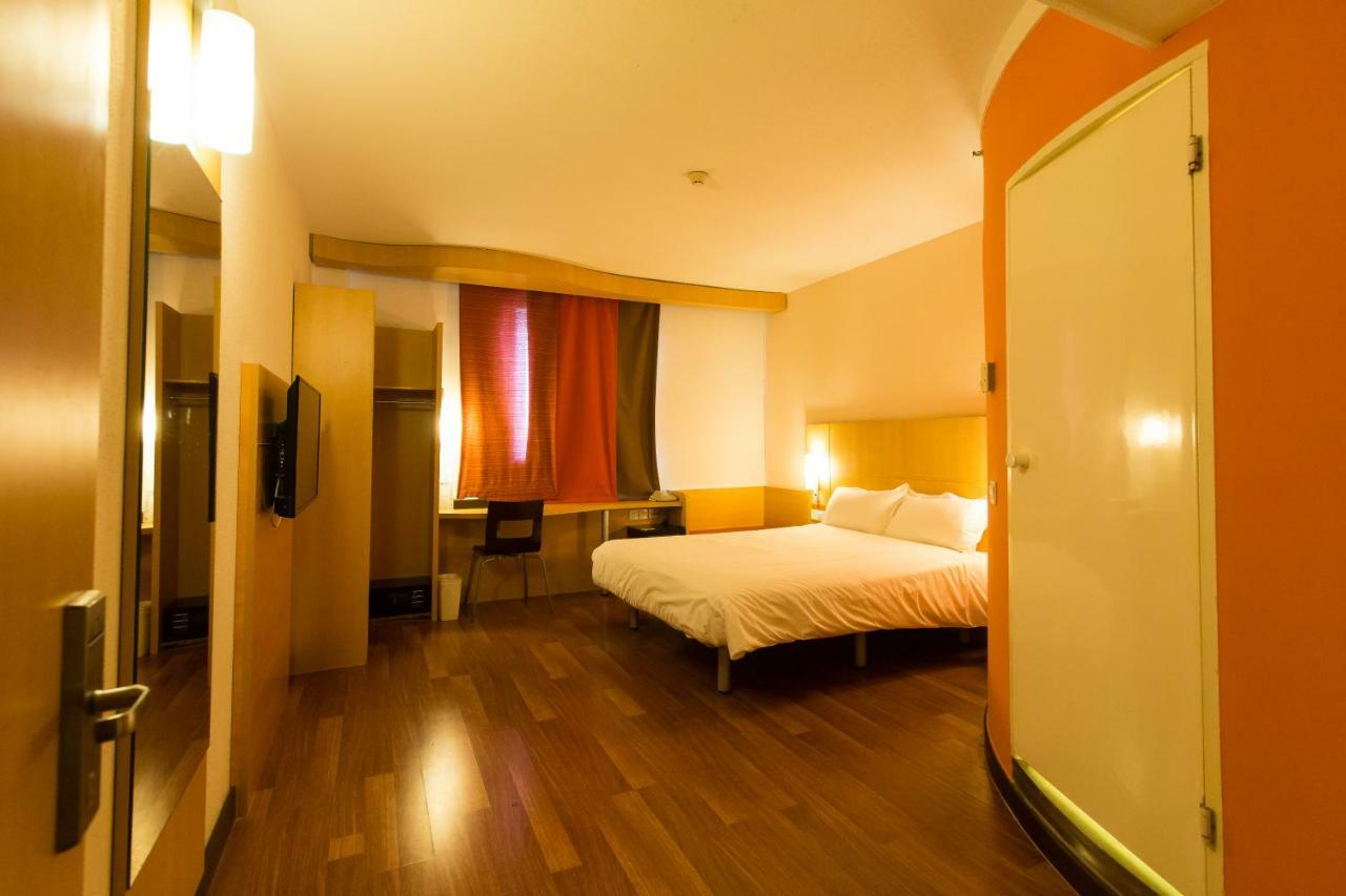 Готель Ibis Dongguan Dongcheng Екстер'єр фото