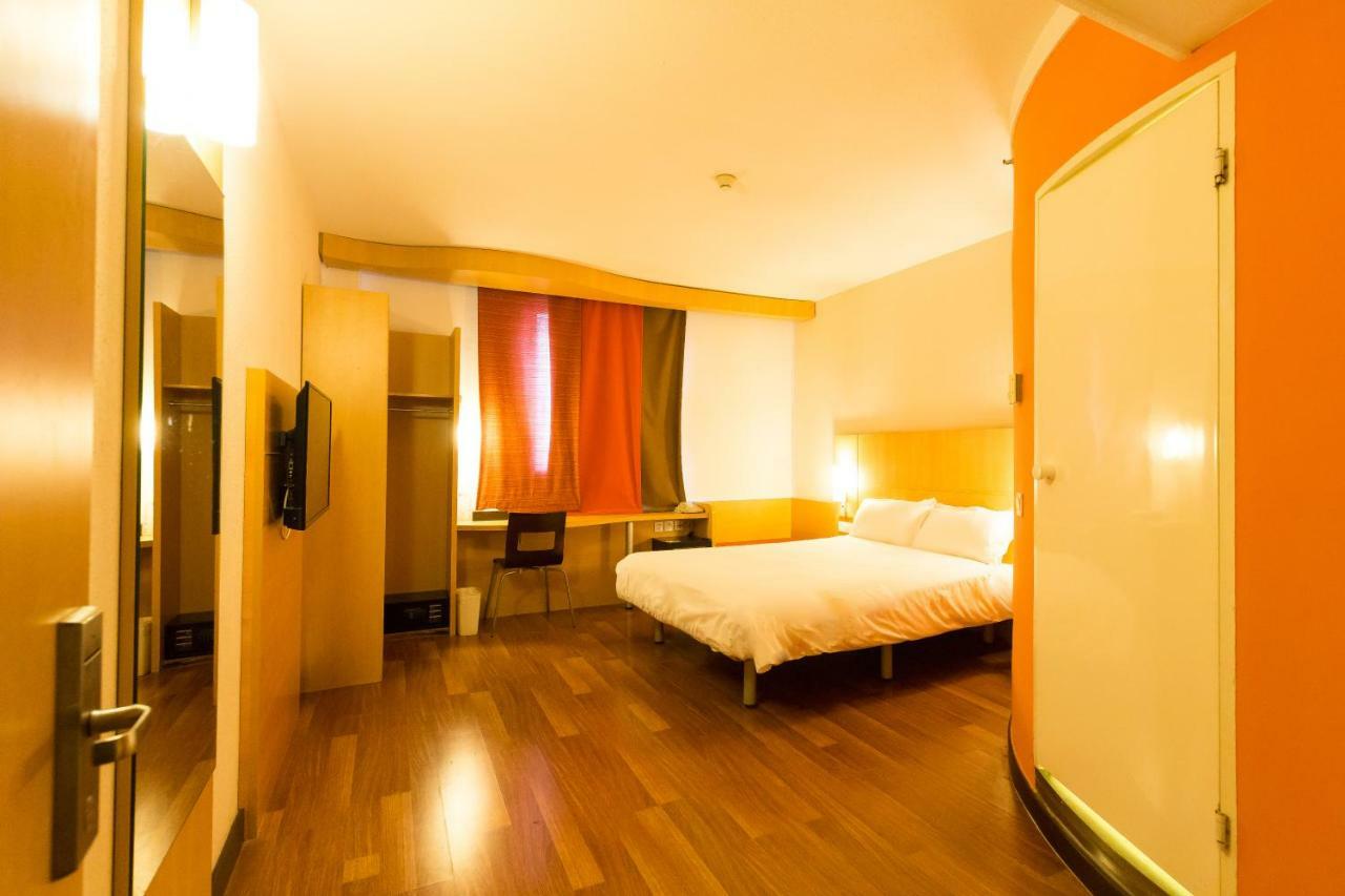 Готель Ibis Dongguan Dongcheng Екстер'єр фото